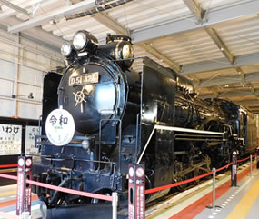 1. 蒸気機関車D51 320
